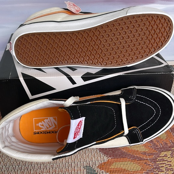 Vans Men’s Sk8-Hi 38 Dx
Noon Goons Black/Yellow/White 
VN0A5KRI05N
Sneakers - Picture 3 of 16